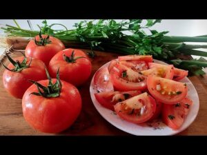 DESCUBRA OS BENEFÍCIOS DO TOMATE E APRENDA COMO FAZER UMA SALADA NUTRITIVA E DELICIOSA